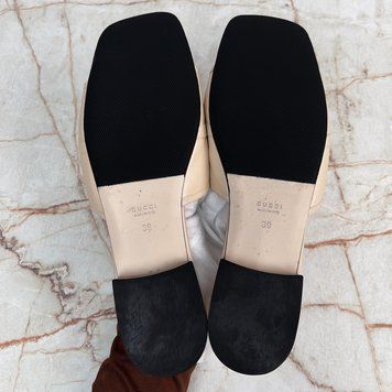 Horsebit Logo Sandal Flat Beige Leather
