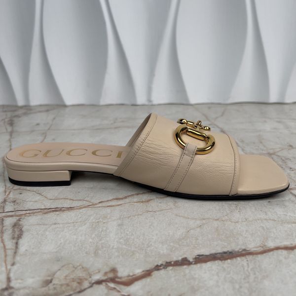 Horsebit Logo Sandal Flat Beige Leather