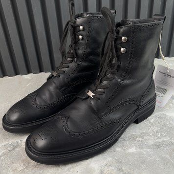Combat Boots LV Medallion Wingtip Perforated Black Leather