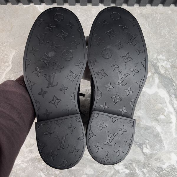 Combat Boots LV Medallion Wingtip Perforated Black Leather