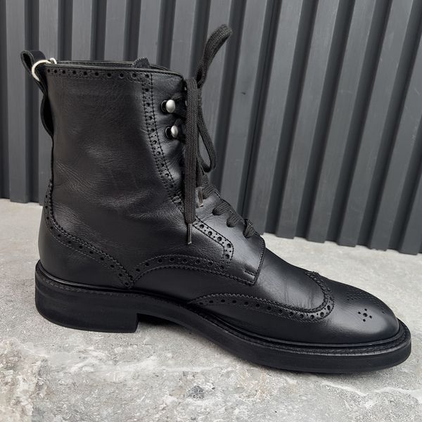 Combat Boots LV Medallion Wingtip Perforated Black Leather