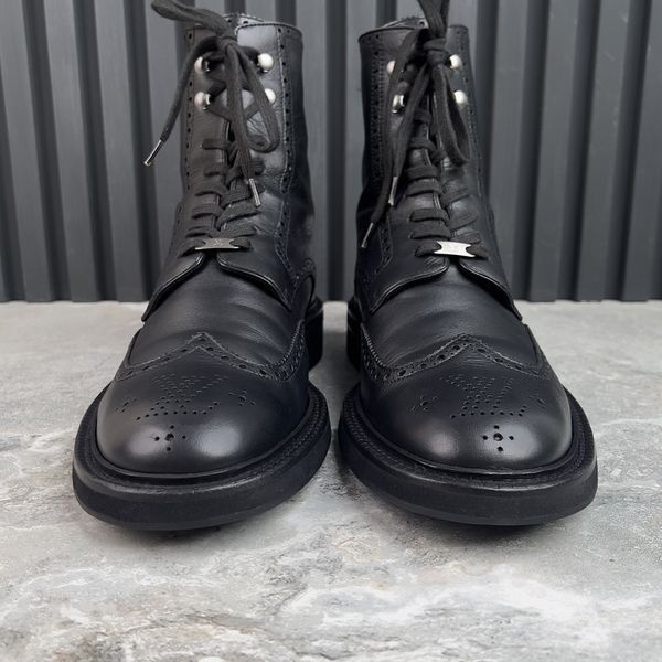Combat Boots LV Medallion Wingtip Perforated Black Leather