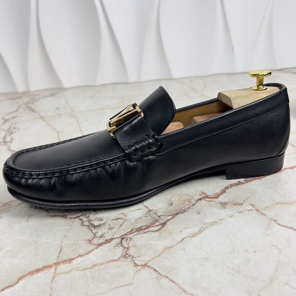 Montaigne Logo LV Loafers Black Leather