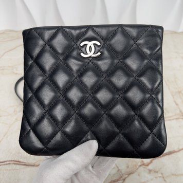 Uniform Lambskin Quilted Crossody Bag Leather