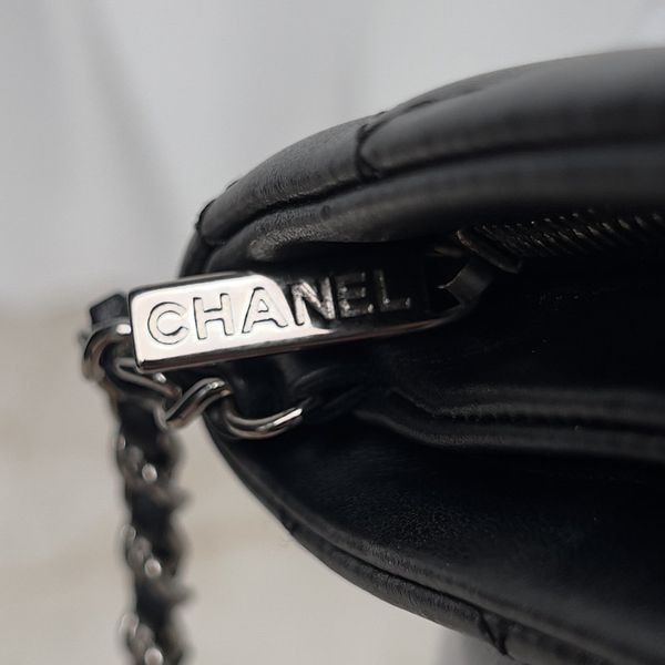 Uniform Lambskin Quilted Crossody Bag Leather