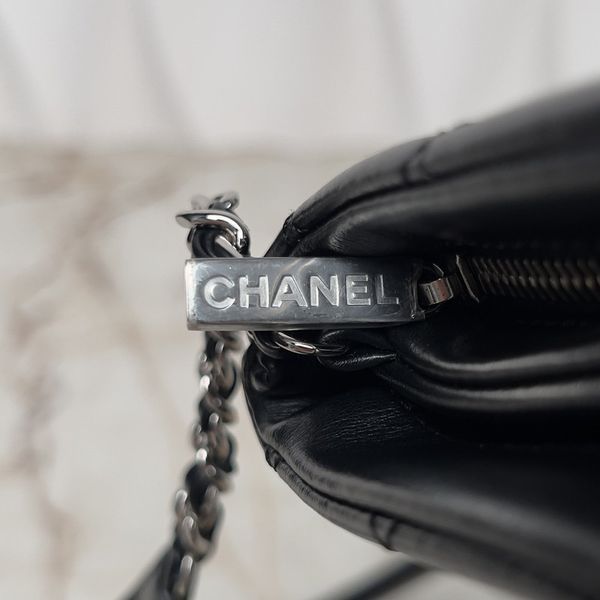 Uniform Quilted Crossody Bag Lambskin Pouch