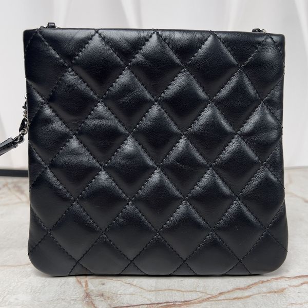 Uniform Quilted Crossody Bag Lambskin Pouch
