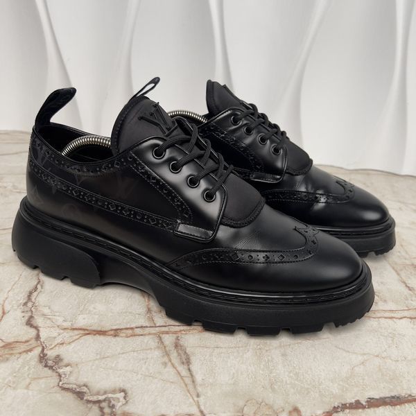 Monogram Bold Wingtip дербі чорні шкіряні 3666 фото
