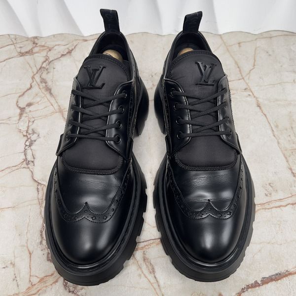 Monogram Bold Wingtip дербі чорні шкіряні 3666 фото