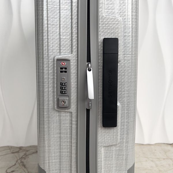 Lite-Box Spinner 55/20 Cabin Strict валіза кольору Off White з матеріалу Curv 4 колеса 4155 фото