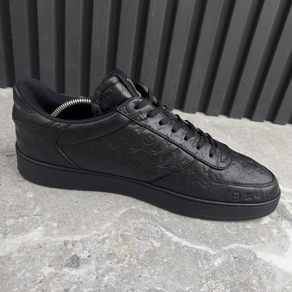 Rivoli Monogram кросівки чорні шкіряні з тисненням 3981 фото